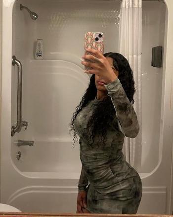 Avah, 23  female escort, Albany